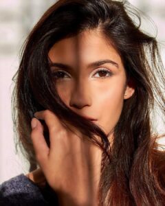Samara Tijori Instagram - @frontrowgypsy Feel like my page is loyal to you at this point 😋 

@makeupbyriddhima You Star. 🤍

#tb