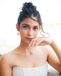 Samara Tijori Instagram - MASOOM promotions Day 3🤍 

Shot by @frontrowgypsy 
Makeup by @sandeephonrao_ 
Hair by @foram_gotecha 
Styled by @anshikaav 

Outfit @_slaet_ 
Jewellery @ethnicandaz 
Assisted by @tanazfatima
