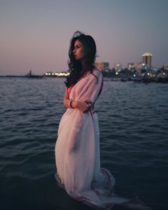 Samara Tijori Instagram - Can we just talk about how @aalishnathani is a freakin genius. 

📸 @aalishnathani 
💄 @makeupbysurbhi 
👗 @cha.loni_