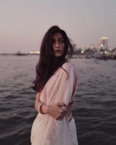 Samara Tijori Instagram - Can we just talk about how @aalishnathani is a freakin genius. 

📸 @aalishnathani 
💄 @makeupbysurbhi 
👗 @cha.loni_
