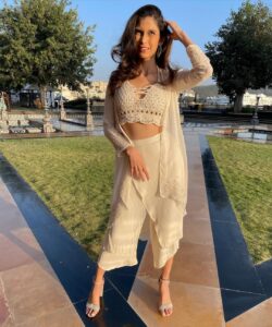 Samara Tijori Instagram - I couldn’t choose 🤷🏻‍♀️

Wearing @shivanitijori 🤍