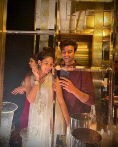 Samara Tijori Instagram - Happy Diwali 💫💫💫💫 Please don’t burst crackers and be nice to our strays 🤍 Love & Light ! 

Wearing @shivanitijori 🤍