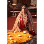 Sangeetha Sringeri Instagram - Re-Telecast of Hara Hara Mahadeva at Star Suvarna on quarantine has not only reconnected me to my lovely fans but reminded me of how i entered this Entertainment Industry. The first show you do shall always be your favourite as an artist.. I won't say it was a cake walk... There were times i thought of giving up.. as a newbee.. it was difficult.. the dialogues.. expressions.. body language, eye contact with all the annoying disturbances behind the camera and most importantly staying away from my home, my parents.. all alone.. It looks scary now, as I can't imagine going through it all over. Once the show was aired when i saw my self for the first time on the Television, on hoardings all over karnataka.. and the love and support poured in by the viewers...that love.. that unconditional love is something i never ever imagined but it happened, so soon that by the time i realised whats happening i was done with my role as Sati. I now realise how important it is to live the moment..! The truth is i never expected anything before i was casted and portrayed as sati and that did pull more happiness! Life lessons i learnt off the set at that time remains.. forever. The most difficult days of ur life remains as the bestest memory throughout.. once it passes! Sharing these pictures i have as a #throwback to the #HHM Days. #HaraHaraMahadeva #HarHarMahadev #Sati #Sathi #sangeethaSringeri