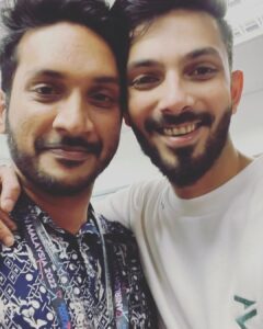 Sathish Krishnan Instagram - A concert selfie with rockstar @anirudhofficial #onceauponatime WOW WATTE NIGHT . Best rave party without alcohol n drugs .  ONLY MUSIC DRUG .