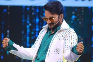 Sathish Krishnan Instagram - PART 2: Watte wonderful journey WOW . never imagined myself as judge and it happened . #bbjodigal2 .  Pic1- walking in for the first time :) pic2- dancing for mukkala the song which made impact in my life .
Pic3-some smile 
pic4-grooving some retro moves. Pic5-random 
pic6-smile after pack up 
pic7-ennamo sollarean Enna nu therla 
pic8-am ready for finals 
pic9-my salute to all the contestants , camera team , art team , choreographers , dancers , makeup team , production team , on set audience , anchors and direction team 
pic10- my thanks to all the viewers  and people who support me . And future supporters :) special thanks @vijaytelevision for having me . Love ❤️