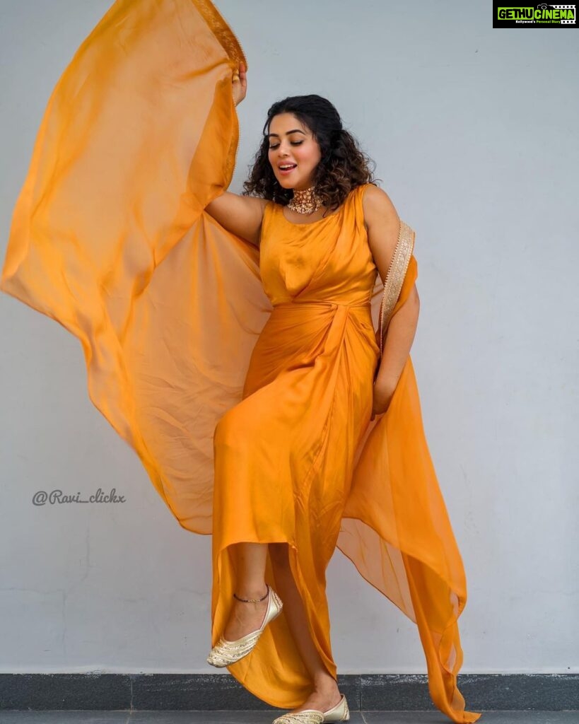 Shamna Kasim Instagram - Attitude is everything, so pick a good one… Styled by: @impriyankasahajananda Outfit: @shaayabytriptisingh Accessories: @kushalsfashionjewellery Photography: @ravi_cross_clickx Edited: @v_capturesphotography Hairstylist: @hairstylist_srinivas Personal staff: @pranay_kohli #lovemyjob #lovemylife ❤️🧿