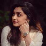 Sija Rose Instagram - Elevate your look with the perfect pieces from @danielwellington ✨ ♥️ 💕 Shop your favourite pieces from the @danielwellington website to avail discounts! Also use my code SIJADW and get additional 15% off from the website www.danielwellington.com Happy shopping!!🌸 . Attire : @byhand.in Styling : @shantikrishna MUA: @zara___makeover Photography team and Clicks : @sachinmohandasphotography @iam__basilthampy @jobin_padinjarekkara #ad #dwindia #danielwellington #watch