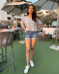 Simran Sharma Instagram - cover me in sunshineee🌻