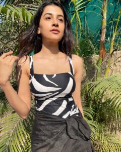 Simran Sharma Instagram - sun-kissed!☀️💞🌻🍹