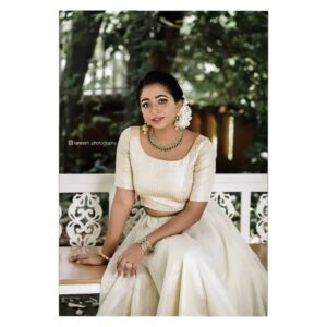 Sneha Babu Instagram - 🌼🌼
Photography:- @raneesh_photography 
Outfit:- @ashdev_designers 
MUA:- @makeupbyrosna 
Jewellery:- @ch_goldanddiamonds 
#onam #coronam #staysafe #spreadlove