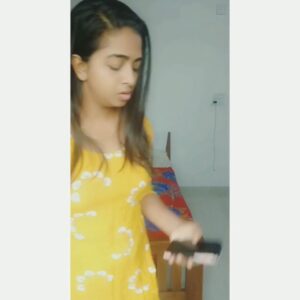 Sneha Babu Instagram - Ella randu divasam koodumbol BREAKUP avuna chunk ningalku undo??
Undengil avare tag cheyu🤪
.
.
#funnyvideo #friends #breakup #instagram