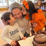 Soha Ali Khan Instagram - Cake re-take ! #happybirthday badiamman ❤️❤️❤️