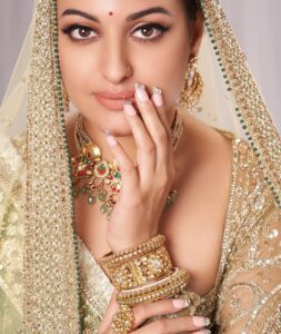 Sonakshi Sinha Instagram - POV: The Bride thinking how shes going to NAILIT at every function 💅🏼 Mehendi ➡️ Sangeet➡️ Haldi ➡️ Shaadi ➡️ Reception ➡️ Afterparty🎺 Are you going to be a part of the #SOEZIShaadiSquad this szn? ✨ Don’t forget to tag me and @itssoezi in your stories! The best ones will get a repost! 💅🏼 deets: Demi (Medium/Almond) #SOEZI #ITSSOEZI #SOEZIShaadi 💥