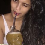 Sonali Raut Instagram – It’s friday night keep calm n enjoy the night…..drink more fluids!!! #drinks #food #fun #friends #mood