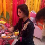 Sonali Raut Instagram - After missing first two days of Ganesh Chaturthi Celebration. Finally visited @sambhavanasethofficial house for Ganpati Puja. Mesmerising Decor. Beautiful Bappa! #ganpati #mumbai #peace #positivevibes