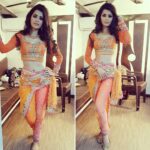 Sonali Raut Instagram - Here's my look for the next item song #KolhapurchiMirchi. कशी दिसते मी? #ShootingLife #OnTheSets #WorkLife #Happiness #Dance Filmcity Mumbai