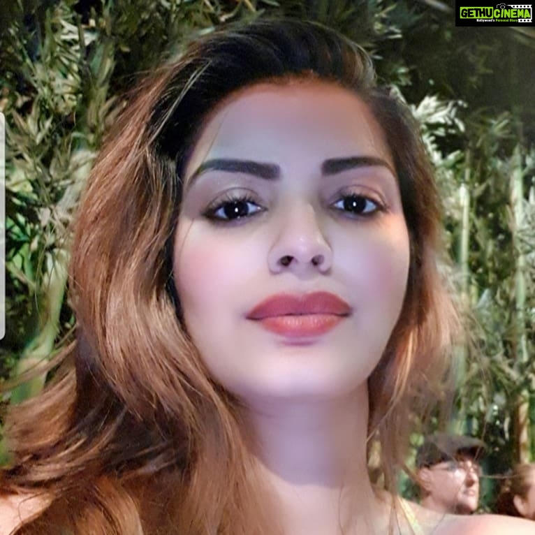 Sonali Raut Instagram I Know Looks Aren T Everything But I Have Them