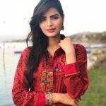 Sonali Raut Instagram – Traditional doesn’t mean conservative!!
Outfit courtesy @mumtezk
#shootmode #indianoutfit #bollywood #ethnicwear #style #ethnic