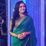 Sunitha Upadrashta Instagram - This beautiful saree and blouse designed by @mugdhaartstudio .. shooting for Zee TV Telugu Drama juniors next superstar 🙂 PC: @renuudesai 🤗❤️