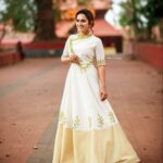 Surabhi Lakshmi Instagram - 💚 Photo @arun_payyadimeethal Costume Designing @ajraakh_designer_studio by @pinu_lakshmi @hridhya_m_a_r_i_a_jose Makeup @rejishaeveryouth Jewellery @bridal_jewelery_rental_alameen Special Thanks @atul__harikumar . . . . . . . . . . . . #happyvishu #vishuspecial #sareelove #keralaactress #sareedraping #ethnicwear #fashion #photoshoot #keralaphotogallery #model #TOTD #kollywoodactress