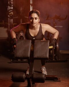 Surabhi Lakshmi Instagram - Fitness is not about being better than someone else. It’s about being better than you used to be!!
Trainer: @roopesh_raghunath @lifegymclt
Photography & Retouching : @arun_payyadimeethal
Styling : @arjun_vasudevs
Make up : @amal_ajithkumar
Outfits : @decathlonkozhikode
Camera assist: @2328_uhcik_miror_me
Bts:@akhilesh__chandran
Special thanks : @charuthchayam
Special Thanks : @barayilalthaf
.
.
.
.
.
.
.
.
.
.
.
#LetsGetFitTogether #fitnesstransformation #womenfitness #fatlossgoals #fitnessgoals #healthylifestyle #bodytransformation