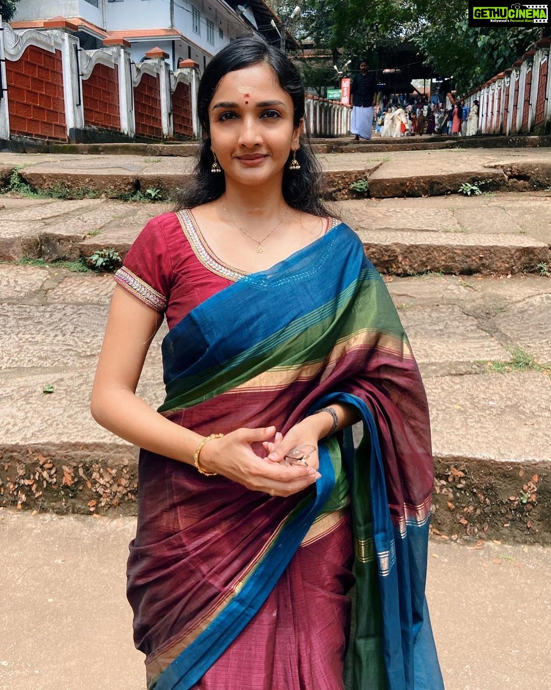 Actress Surabhi Santosh HD Photos and Wallpapers October 2022 - Gethu ...