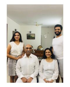Surabhi Santosh Instagram - Life is so busy and taken for granted that it took more than two decades to get our first proper picture together as a family 🧿 
And with a deadly pandemic ravaging our lives, you realize how important the small things are♥️ 
Stay safe everybody and keep a check on your family! 
#MyOldieTurnsOlder #HappyBirthdayPa #Birthdayspecials #SmallMomentsOfHappiness #PicturePerfect