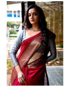 Surabhi Santosh Instagram - She walks with a storm in her heart but her eyes, when you look into her eyes, you see the calm seas ♥️

Saree and blouse by @malli.designs
Photography @ayaanrao_
Hairstyle and draping @makup_by_anuradha_prem 

#Saree #SareeLovers #RedSaree #SilkBlouse #SilverandRed #Draping #quintessentiallyindian #SareeClad