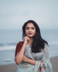 Surabhi Santosh Instagram - My latest collaboration with the highly talented @dy___bbuk, what better day to post than today. 
#Birthdays are days to reflect upon life, while we feel grateful for the gift of life that is given to us, it also makes us realise how brittle it actually is. Just like a beautiful piece of glass. It may break or chip unexpectedly and even though it can never return to how it was, if we have the patience and strength to fix it, it is beautifully imperfect in its own way. 
Life has a uncanny way of teaching you things and in recent days, I have learnt what it means to have loved and lost. It makes you grateful for all the beautiful souls you have had the privilege to cross paths with in life and all the love that we have been able to give and receive in our short time on earth; to cherish what we have at the present moment and realise the beauty of the moment, as we are living it, is of utmost importance because who knows?.... it just might not be the same tomorrow. So thank you, thank you all for sending love and positivity my way today, I needed it and I pray to god that I can use what I receive to make the world a better and more colourful place.