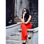 Surabhi Santosh Instagram - When you wait for your Uber by the side of the road. The pose is called #TheKaathirippu 🎈 Hard Rock Cafe Bengaluru