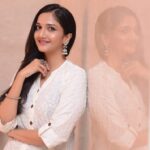 Surabhi Santosh Instagram - #reflectionperfection 🎀