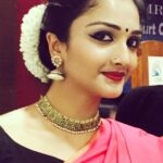 Surabhi Santosh Instagram – #southindianlook #aintnothinglikeit #pottu #mookuthi #andthelikes #eternal #evergreen #Indian ✨