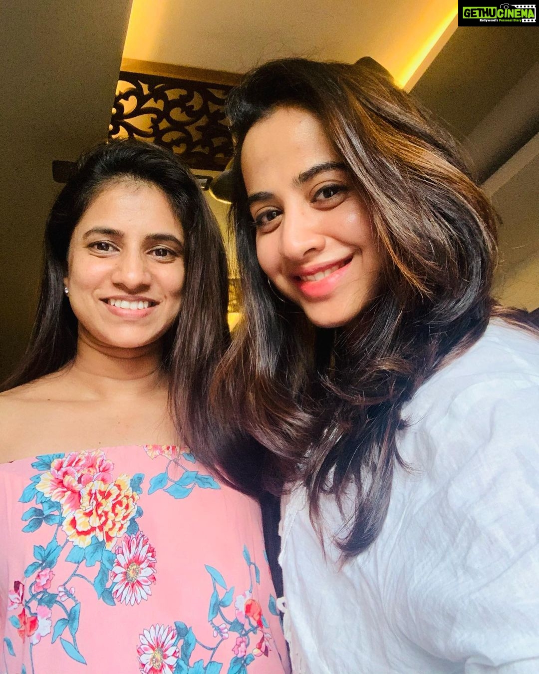 Swathi Deekshith Instagram - All smiles 😀 - Gethu Cinema