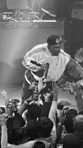 Yogi B Instagram - London makkal! 🇬🇧 Mad energy you guys! Nandri nandri nandri to each and everyone of you for singing along with me! Props to @kxj_events @jxnan_official and thambi @mcsai_official for making this happen. 

All those vibing on stage with me @cc7official @manny.beesounds @annsamuel @chinnathamizha, mad love guys. Thank you 🙏🏽