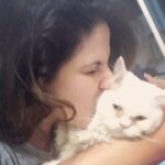 Zareen Khan Instagram - Mr. Scooby Khan clearly not liking it but I’m jus lovinggggg it ♥️ #HappySunday #HappyHeart #CatLover #MyMunchkin #ScoobyKhan #ZareenKhan