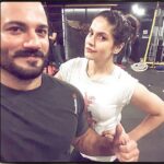 Zareen Khan Instagram - He challenges me to push myself to limits I dint knw I cud reach! My Motivator - @Bodyholics 👊🏼#MondayMotivation