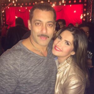 Zareen Khan Instagram - Happy 50th Birthday to my fav person @beingsalmankhan 🎉🎊🎉 May God bless u always ✨✨✨ Lots of love ❤️ #aboutlastnight