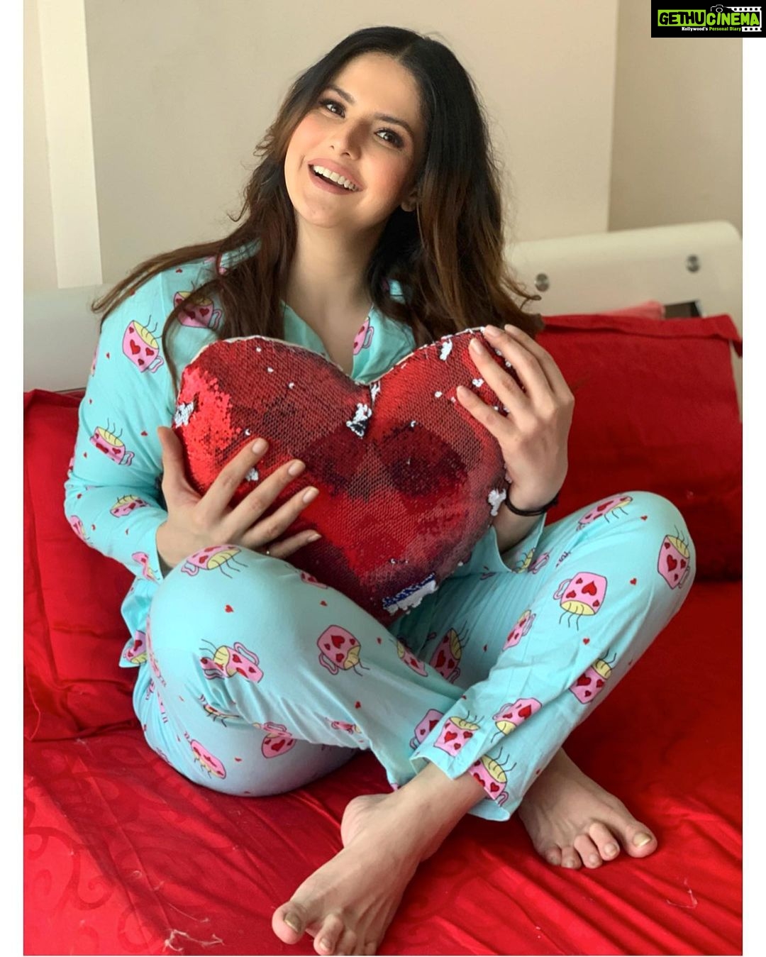 ZareenKhan 327 