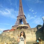 Zareen Khan Instagram - Je t’aime ❤️ #EffielTower #TourDeEffiel #Paris #TravelWithZareen #HappyHippie #KeepWandering #WanderLust #TravelBug #TravelThursday #Throwback #TbT