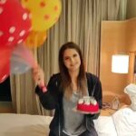 Zareen Khan Instagram - Woman’s Day celebrations continue with Zee Squad💥 @ronitasharmarekhi @tush_91 @bosebabita Esp. Thanks to #Rumana for the awesome cake and balloons ❤️ #HappWomansDay #ZeeSquad #Celebrations #ZareenKhan