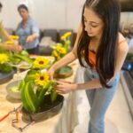 Zoya Afroz Instagram - Beautiful and minimalist, the traditional Japanese art of ikebana 💛 —— 🌼🌼🌼 —— The origins of ikebana go back to the introduction of Buddhism in Japan. It was customary to offer flowers to the Buddha. Zen Buddhism is the source of this complex and codified art where the human being, in total harmony with nature, must create an object of contemplation in accordance with his state of mind. —— 🌼🌼🌼 —— This is my first freestyle Ikebana creation at The Bombay Sogetsu School with the help and guidance of @renusaraf ma’am. I have totally fallen in love with this art form since I have stated. It is truly relaxing and meditative. #ikebana #ikebanasogetsu #sogetsuschool @mumbaisogetsu @renusaraf #thebombaysogetsuschool #japan #india #culture #art #japanesefloralart @glamanandsupermodelindia @missinternationalofficial