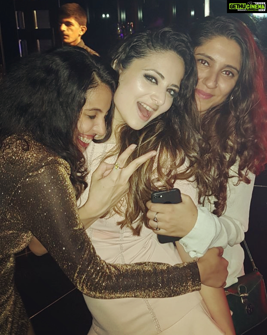 Zoya Afroz Instagram - #mygirls 🥂😘 - Gethu Cinema