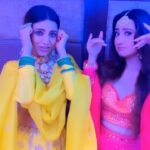 Aalisha Panwar Instagram - Kala Tikka Laga Lo Ji..😜 Bloopers 🙈🤣 . . #trendingreels #nehaadhvikmahajan #alishapanwar #nammakeovers #reelsinstagram #reelitfeelit #reelkarofeelkaro
