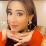 Aalisha Panwar Instagram - This version .., for the boys .,🥰 To watch the full reel click the link in bio.. ., . . . #reeling #reelitfeelit #reelkrofeelkro #hipikaromorekaro #chandnaliyan @hipiofficialapp