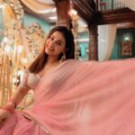 Aanchal Khurana Instagram - One of my favourite track @ali_zafar 💕💕 video shot by my cutie @aarohi_123kumawat 💕 . . . . . . . . . . #pink #prettypink #pretty #babypink #feelingcute #feelingpink #saare #raya #balh2 #aanchalkhurana #brinda #balaji #jaimatadi