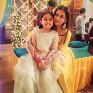 Aanchal Khurana Instagram - How much i will miss shooting with you my gabuchieeee and everyone 🫶 @aarohi_123kumawat 

.

.

.

.

.

.

.

#starkid #brinda #pihu #brihu #bri #balh2 #badeacchelagtehain #raya #rayakishaadi #sonytelevision #balajitelefilms #actorslife #aanchalkhurana #thankyou #shukran