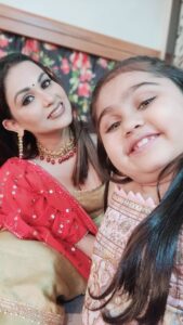 Aanchal Khurana Instagram - I prioritise people who bring me peace ✨💫💛 @aarohi_123kumawat

.

.

#instagood #reelitfeelit #reelkarofeelkaro #aanchalkhurana #pihu #brinda #badeacchelagtehain2 #balh2