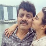 Aashka Goradia Instagram - Easiest man to love - PAPA Happy Fathers Day - PAPPA Thank you for this life and everything you do. 🙏🏽❤️ . . . . . @dhimantgoradia #fathersday #papa #firstlove