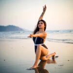 Aashka Goradia Instagram – Need more work on flexibility?
Your answer ⬇️ 
Join ONLINE @peaceofblueyoga 
Link in BIO! ⬆️ 
.
.
.
.
.
.
.
#yoga #yogaclasses #online #yogaonline #startyourpractice #hatha #ashtanga #onlineyogaclasses Peace of Blue Yoga