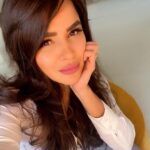 Aashka Goradia Instagram - "I will tell you how to become rich. Close the doors. Be fearful when others are greedy. Be greedy when others are fearful." — Warren Buffett . . . #truthbomb #equity #investments